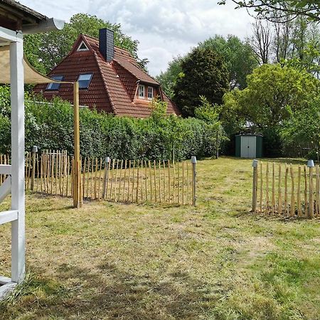 Ferienglueck An Der Nordsee Buche Deine Erdgeschoss-Ferienwohnung Mit Kamin Terrasse Und Eingezaeuntem Garten Fuer Unvergessliche Auszeiten Altfunnixsiel Luaran gambar