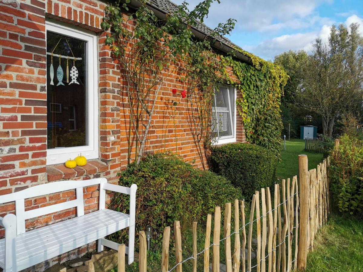 Ferienglueck An Der Nordsee Buche Deine Erdgeschoss-Ferienwohnung Mit Kamin Terrasse Und Eingezaeuntem Garten Fuer Unvergessliche Auszeiten Altfunnixsiel Luaran gambar