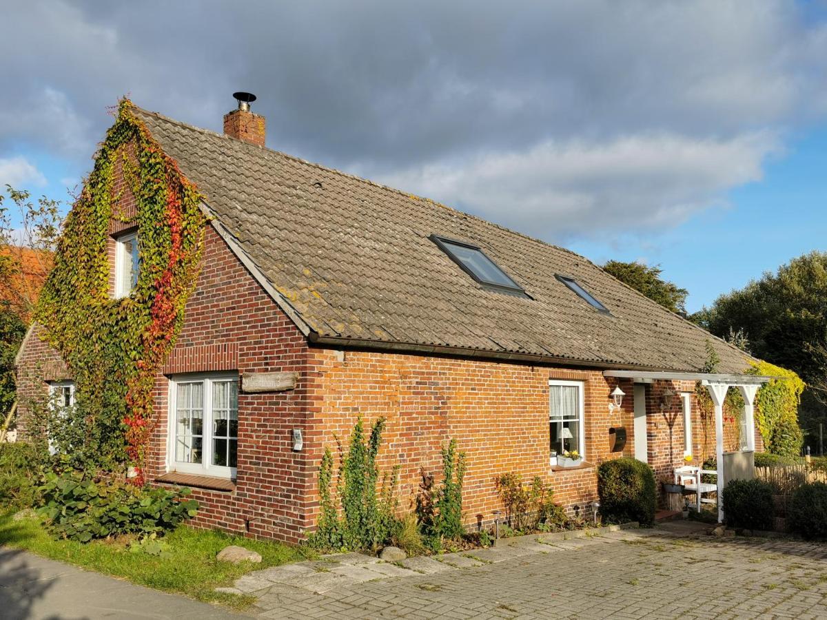 Ferienglueck An Der Nordsee Buche Deine Erdgeschoss-Ferienwohnung Mit Kamin Terrasse Und Eingezaeuntem Garten Fuer Unvergessliche Auszeiten Altfunnixsiel Luaran gambar